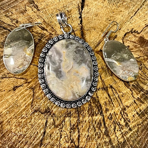 “The Laughter Stone” Pendant & Earrings Set - Picture 4 of 12